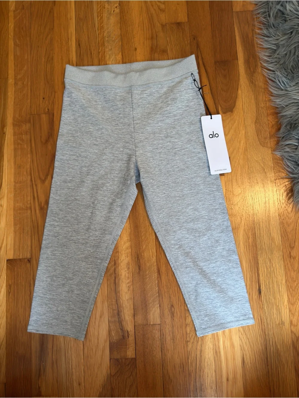 NWT ALO Yoga Light Grey Capri Leggings
